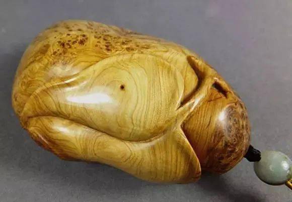 掌中貴氣——崖柏手把件的藝術與品鑒之道